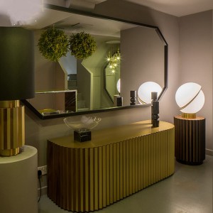 fast delivery decoration Design acrylic ball desk light decorate simple  metal led table lamp Light