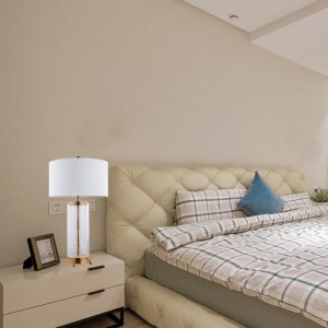 American Simple Light Luxury Crack Glass Table Lamp Postmodern Fashion Model Room Living Room Bedroom Metal Cracked Glass Decorative Table Lamp